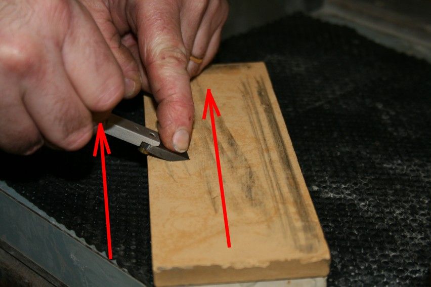 Sharpening router plane blades